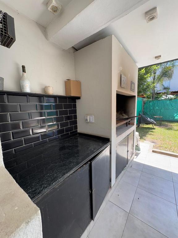 Casa ALI, cuenta con 4 camas individuales y una cama matrimonial, capacidad máxima 6 personas - 4