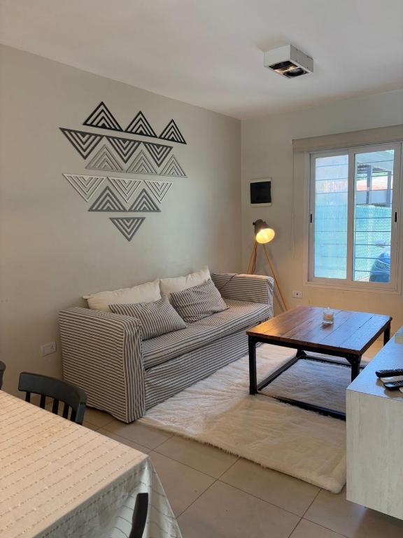 Casa ALI, cuenta con 4 camas individuales y una cama matrimonial, capacidad máxima 6 personas - 2