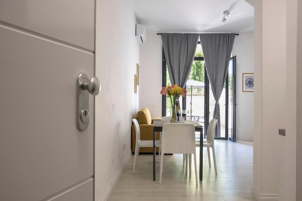 Urban Oasis near Termini, free Parking&Patio, int3 - 4