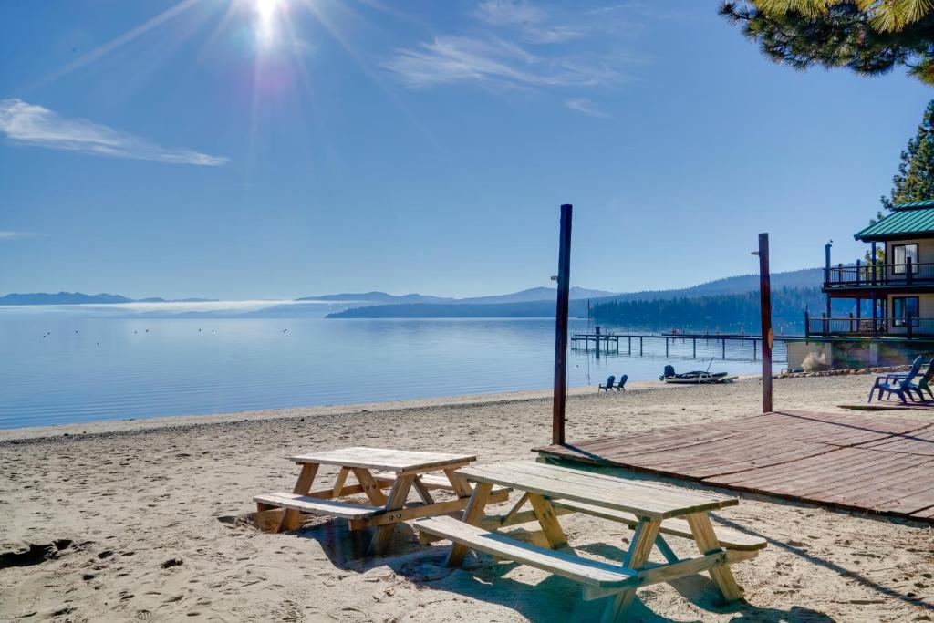 Spa and Beach Access Resort Condo in Tahoe Vista!, Tahoe Vista