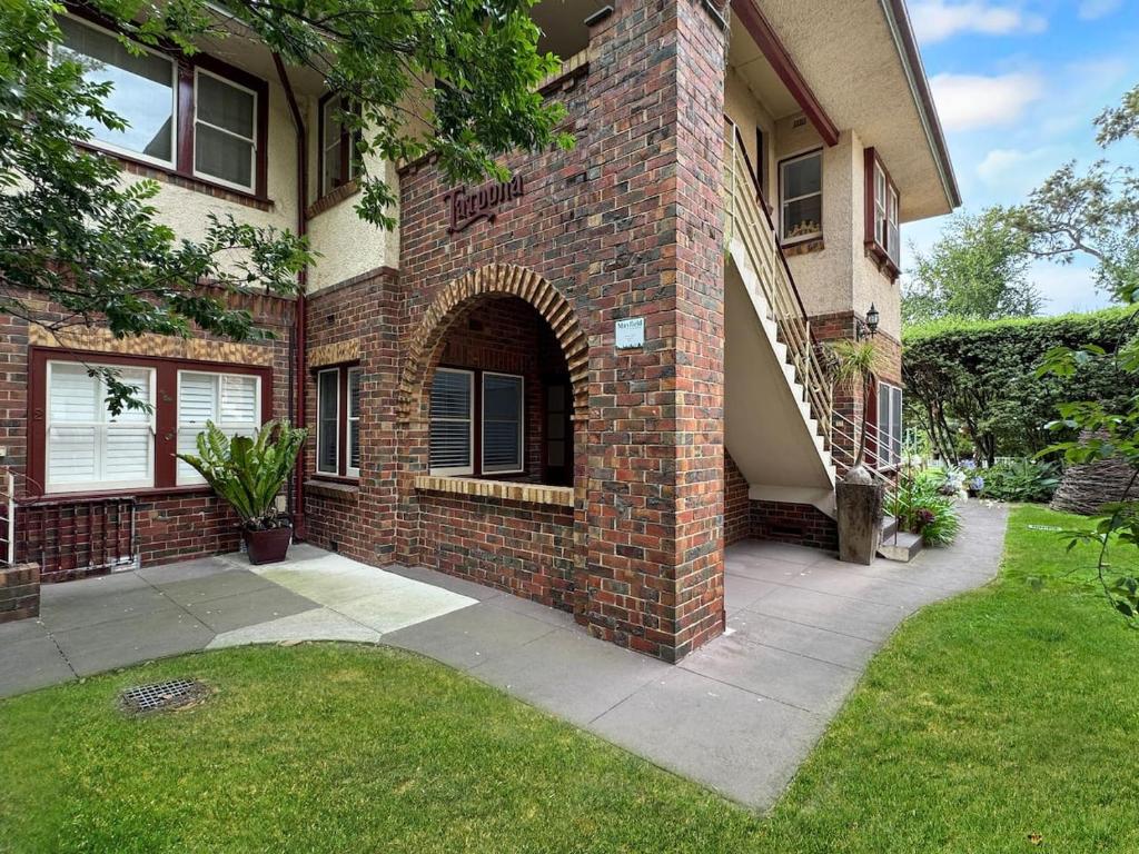 Ground floor apartment, 250 metres to the beach, Melbourne