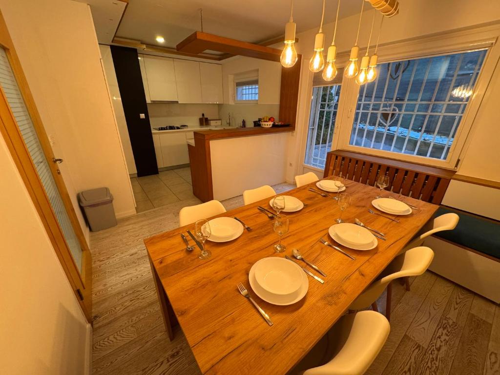 Luxurious 4BDR Retreat with cozy Fireplace - 3