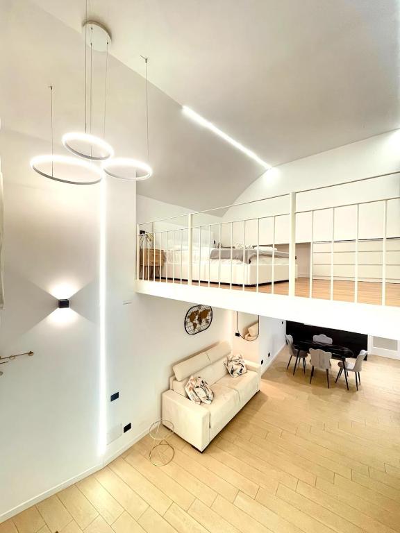 Dante Alighieri Suite, Neapol