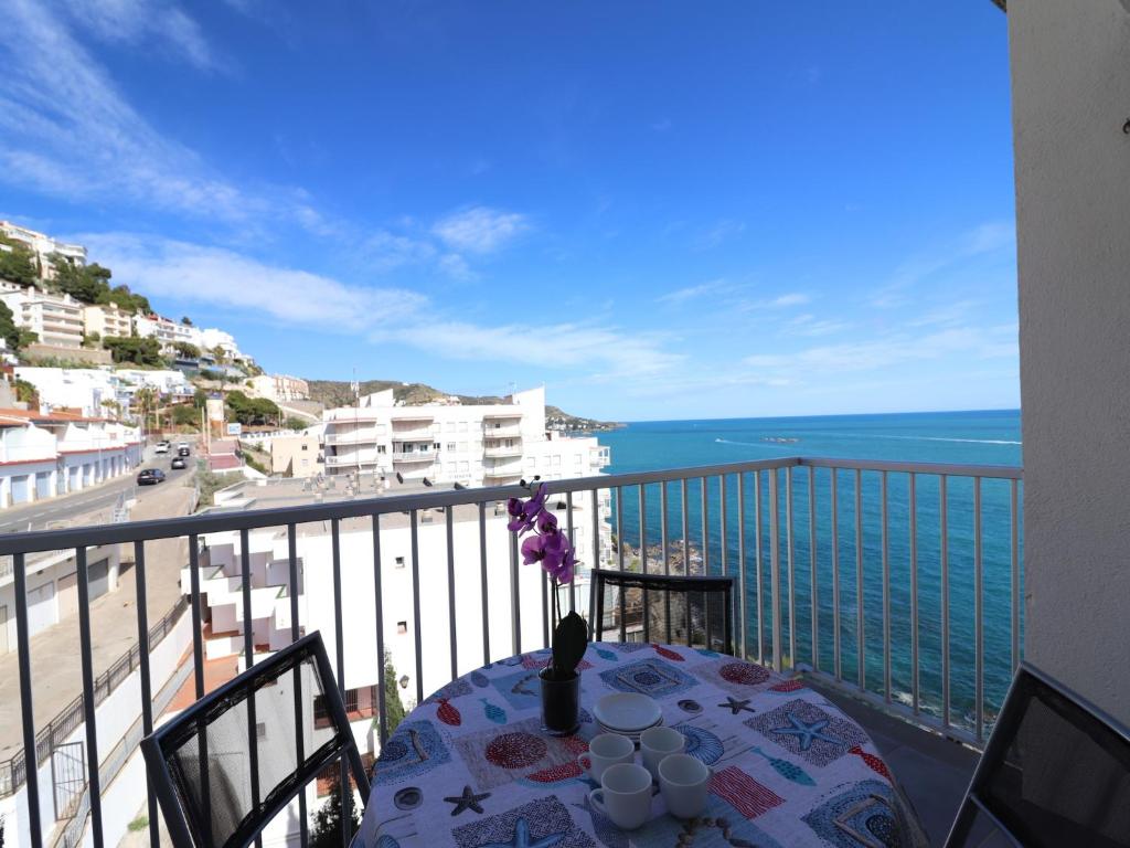 Apartment in Roses with balcony - 1