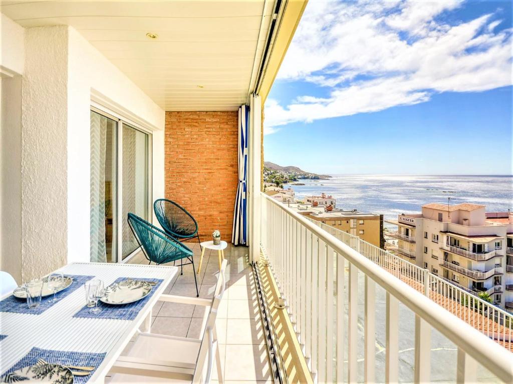 Apartment in Roses by the Waterfront - 1