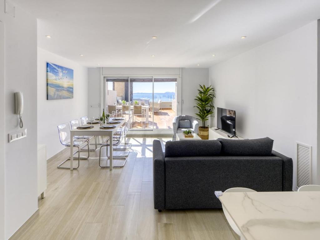 Apartment in Rosas with Beachfront Views - 4