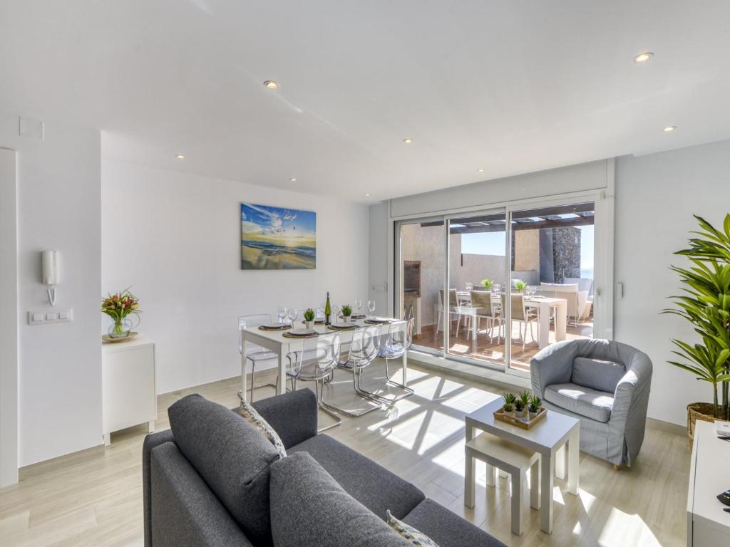 Apartment in Rosas with Beachfront Views - 3