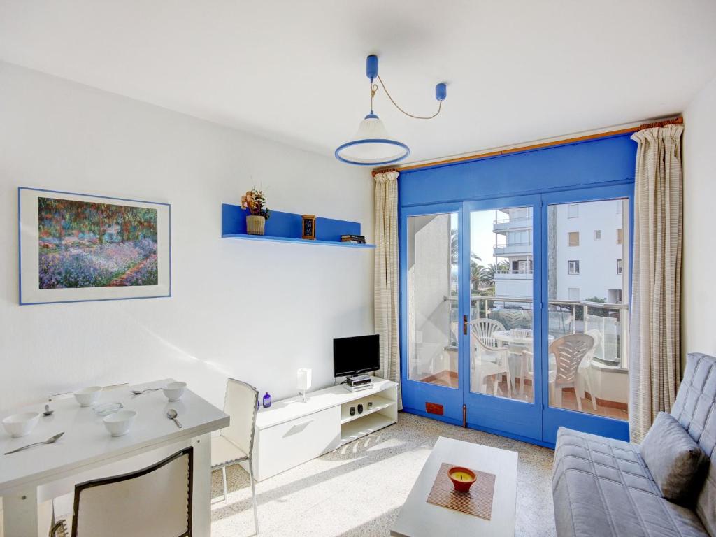 Apartment in Roses on the Beachfront - 2