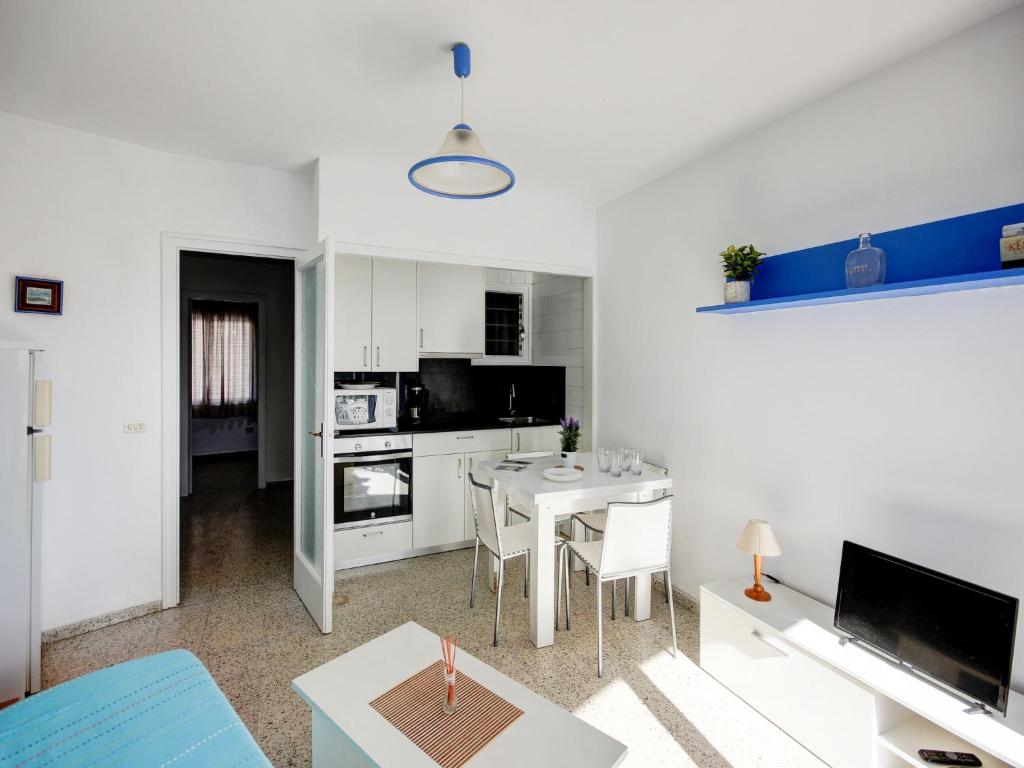 Apartment in Roses with Beachfront View - 2