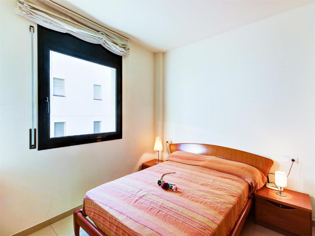 Apartment in Roses with Beachfront Views - 4