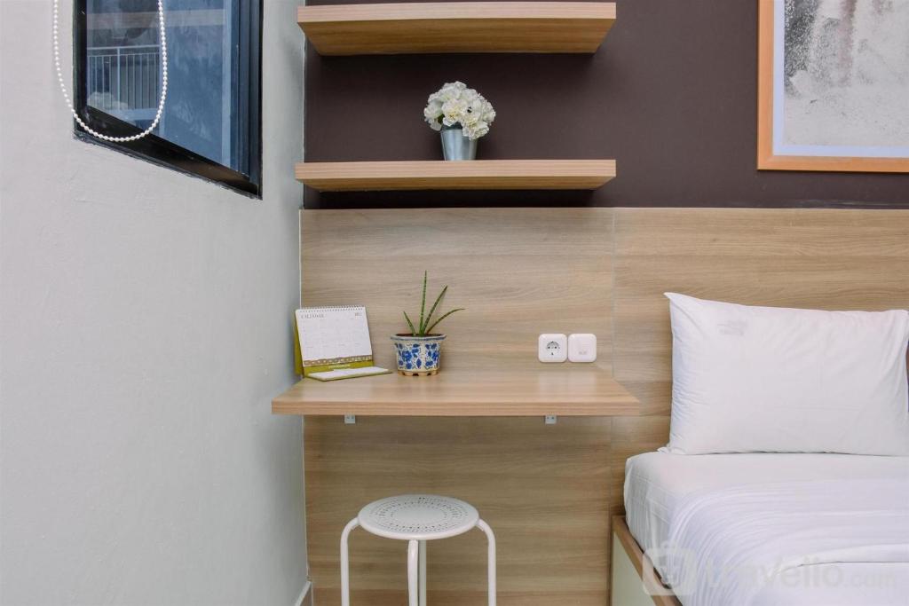 Comfy Studio Room at Evenciio Margonda Apartment By Travelio, Depok