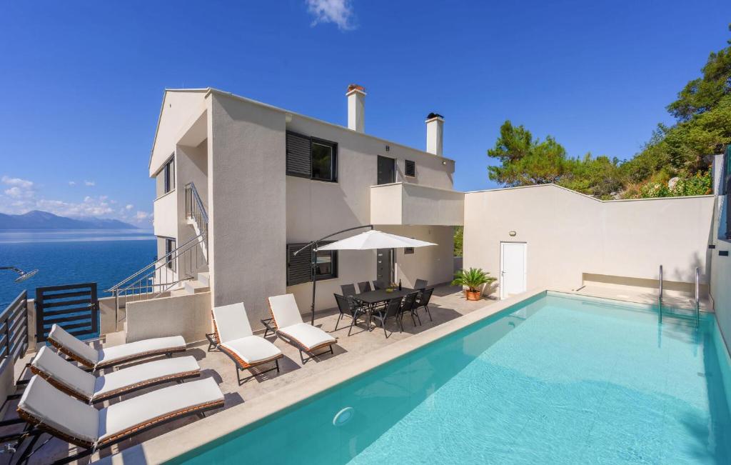 Stunning Home In Blace With Wifi, Blace