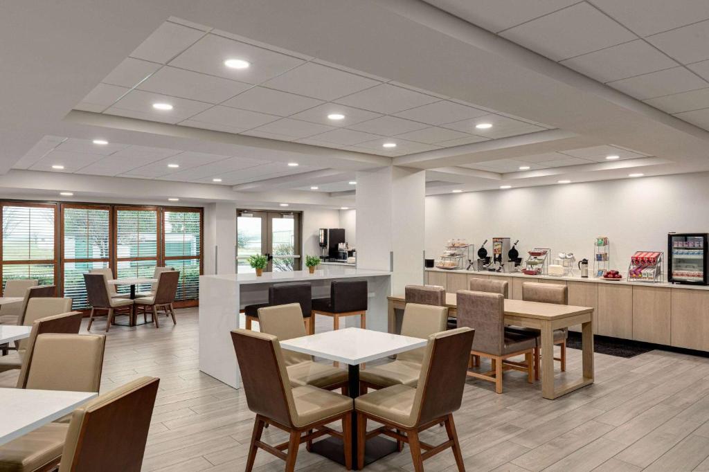 วินเกท บาย วินด์แฮม กรีนเบย์/แอร์พอร์ต (Wingate by Wyndham Green Bay/Airport)