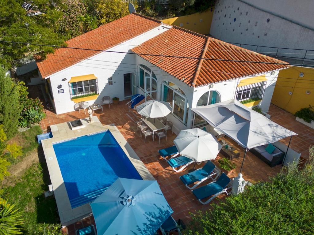 Villa with Free Heated Pool - Pass the Keys - 2