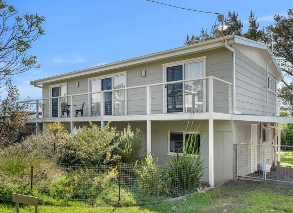 Island Time Smiths Beach by Ready Set Stay - BYO LINEN & TOWELS, Smiths Beach