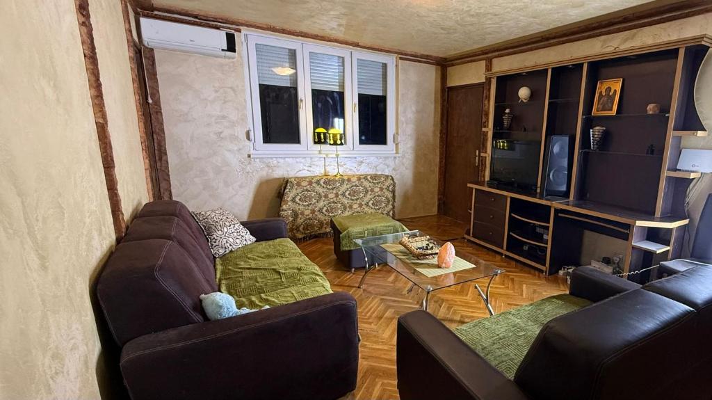 Near Airport 1BR NN Apartment - 3