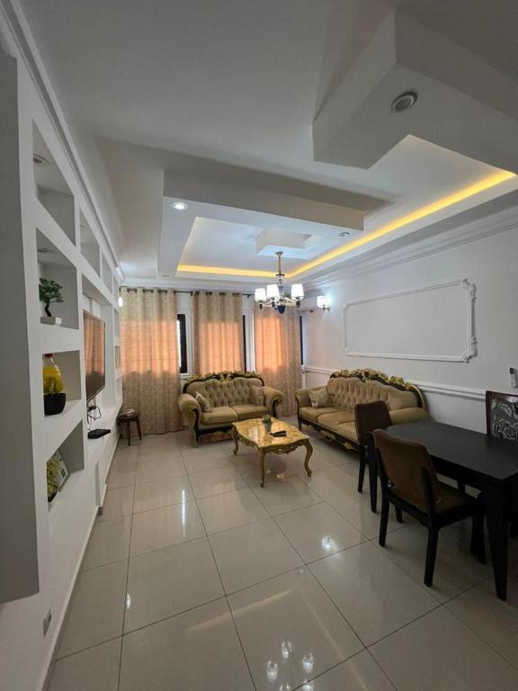 Derrière stade omnisport, Djoungolo