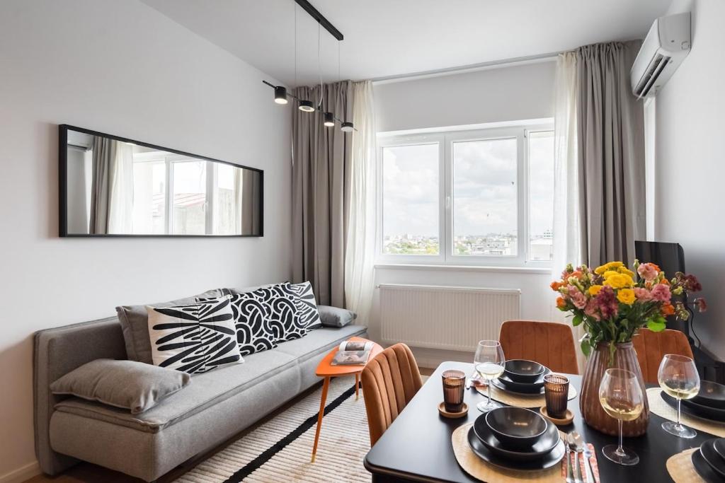 Stunning Views 2BR Flat - Top Location - Terrace, Bucharest