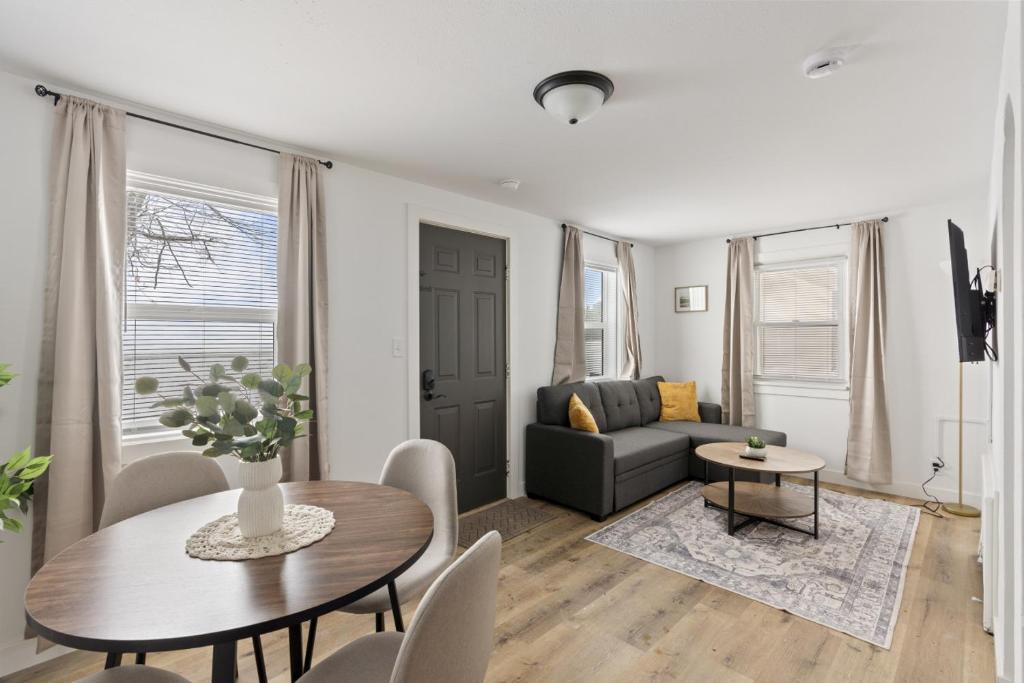 Quaint Lakeview Getaway Trails & Town at Your Doorstep, Walker