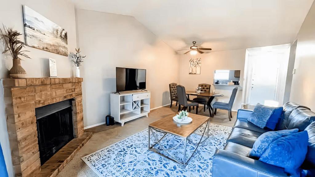 10 Min to Downtown - Pet-friendly, TV with Parking, Robstown