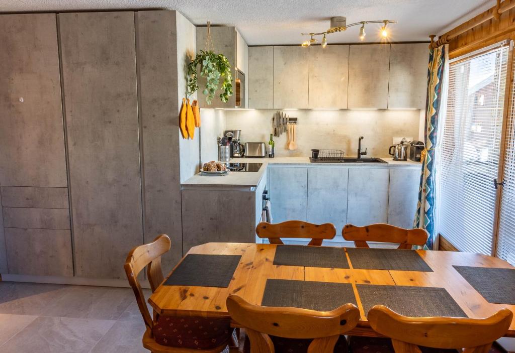 Recently Refurbished Apartment Walk to Samoëns Village - 3