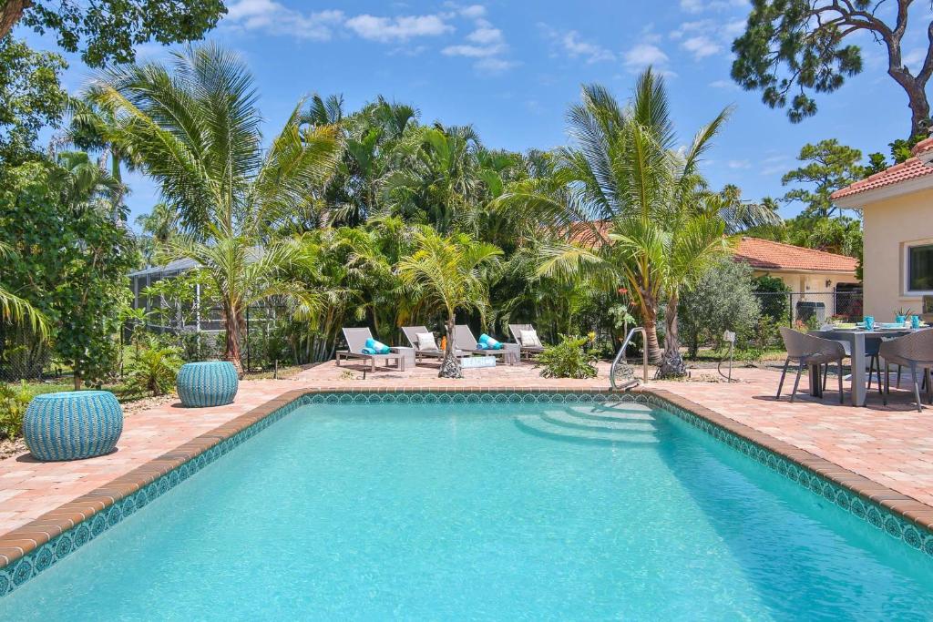 Sandy Toes & Salty Kiisses, Bradenton