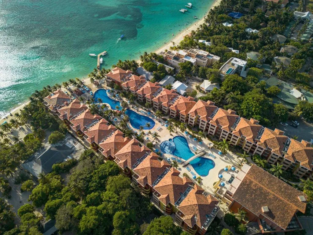 Infinity Bay Spa & Beach Resort，位于西湾的酒店
