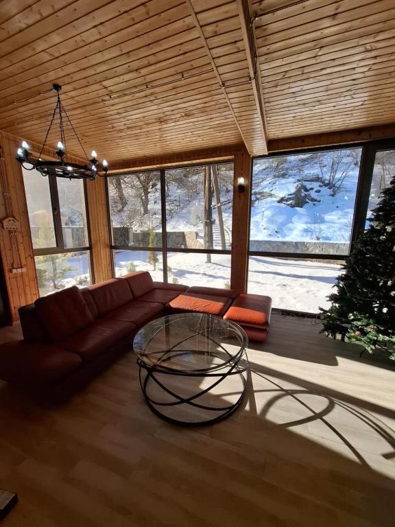 Giorgis Home, Bordžomi