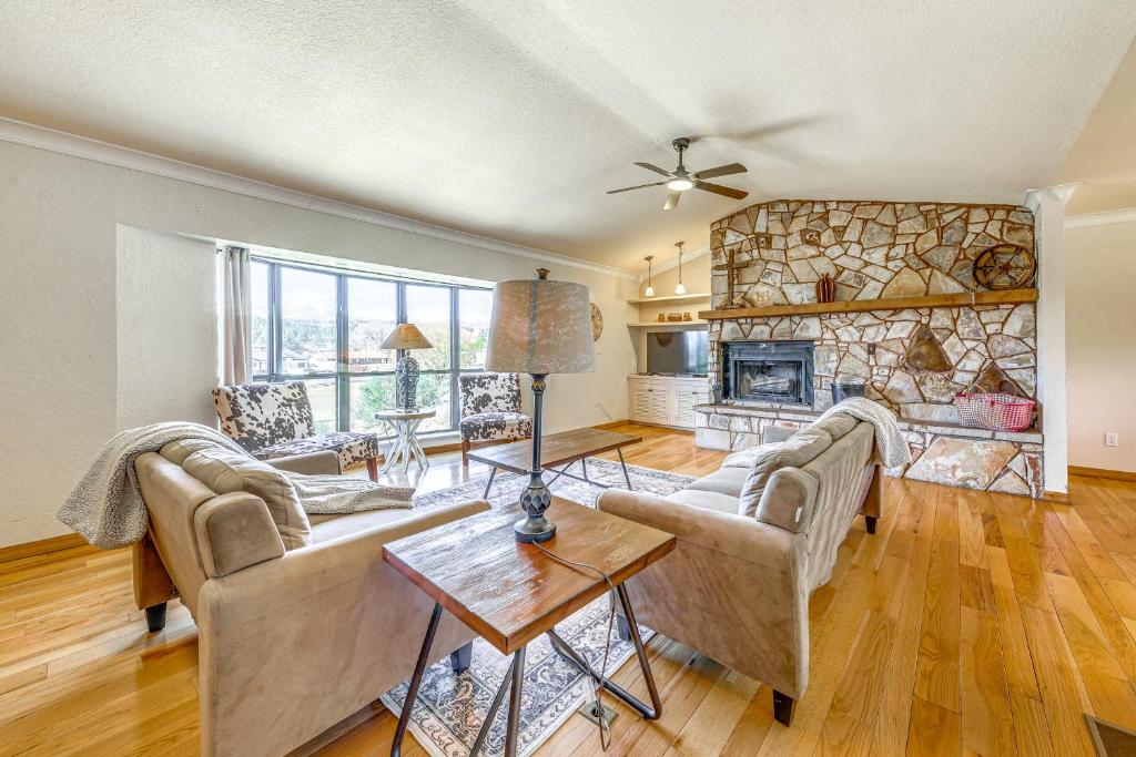 Spacious Ruidoso Home with Patio and Mountain Views!, Ruidoso