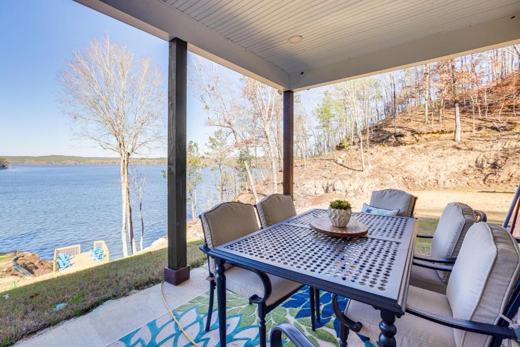 Private Lakeview Haven in Rockford, Rockford