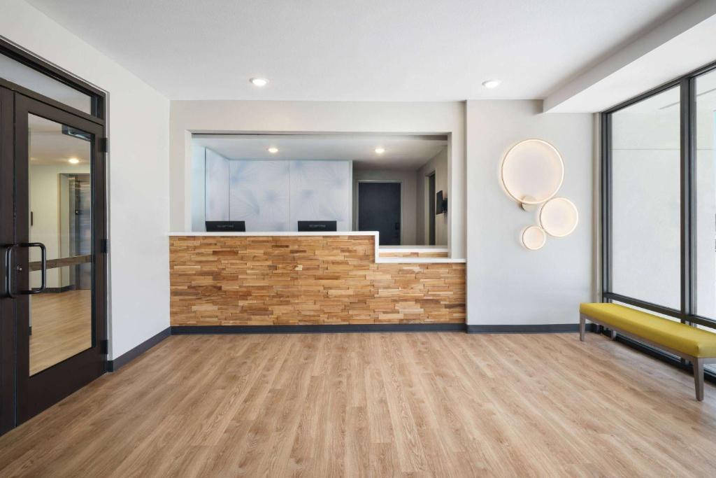 ECHO Suites Extended Stay by Wyndham Richmond West, Richmond