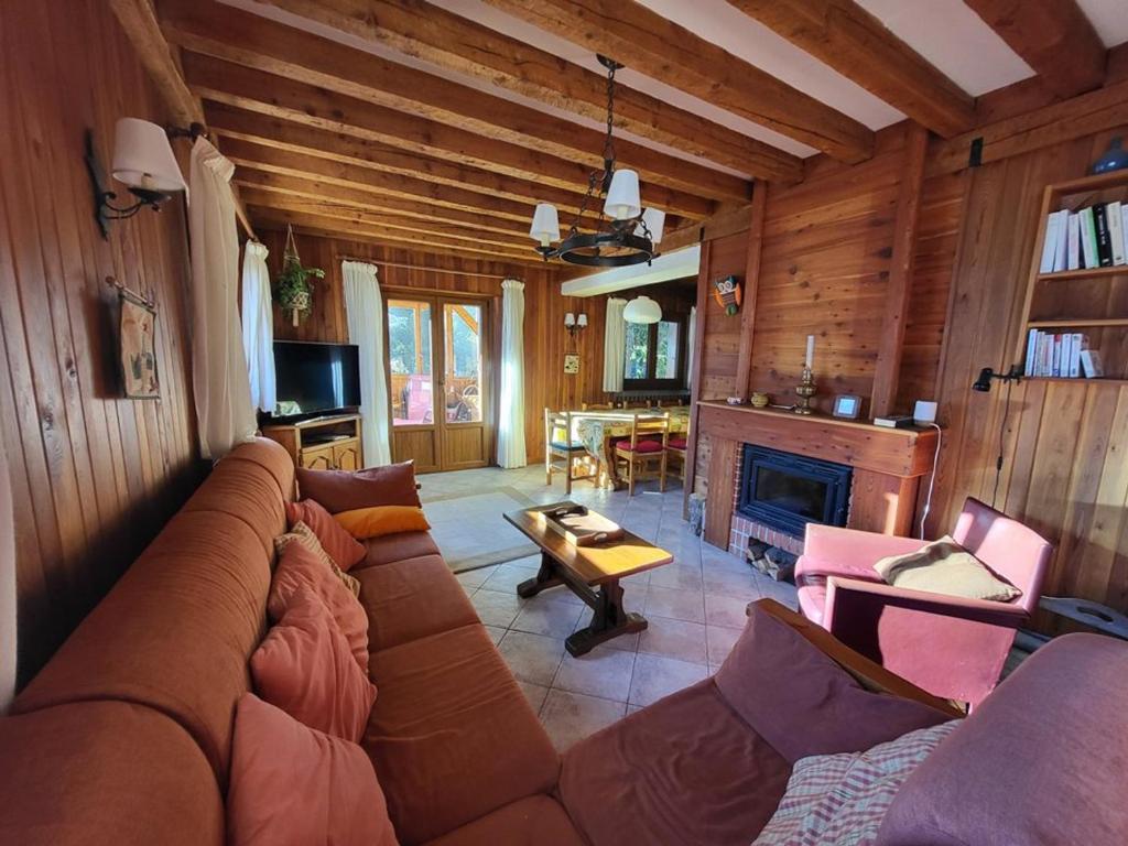 Chalet spacieux avec cheminée et salle de cinéma à Montgenèvre - FR-1-266-242 - 1