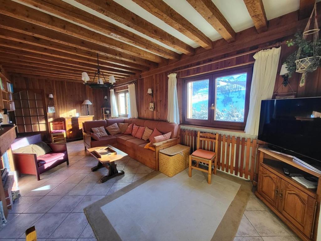 Chalet spacieux avec cheminée et salle de cinéma à Montgenèvre - FR-1-266-242 - 2