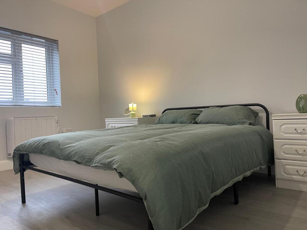 Morden City Rose, Mitcham