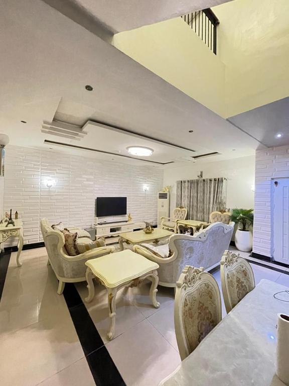 3 Bedroom Terrace Duplex Apartment For Shortlet Serviced Apartment, Lagos