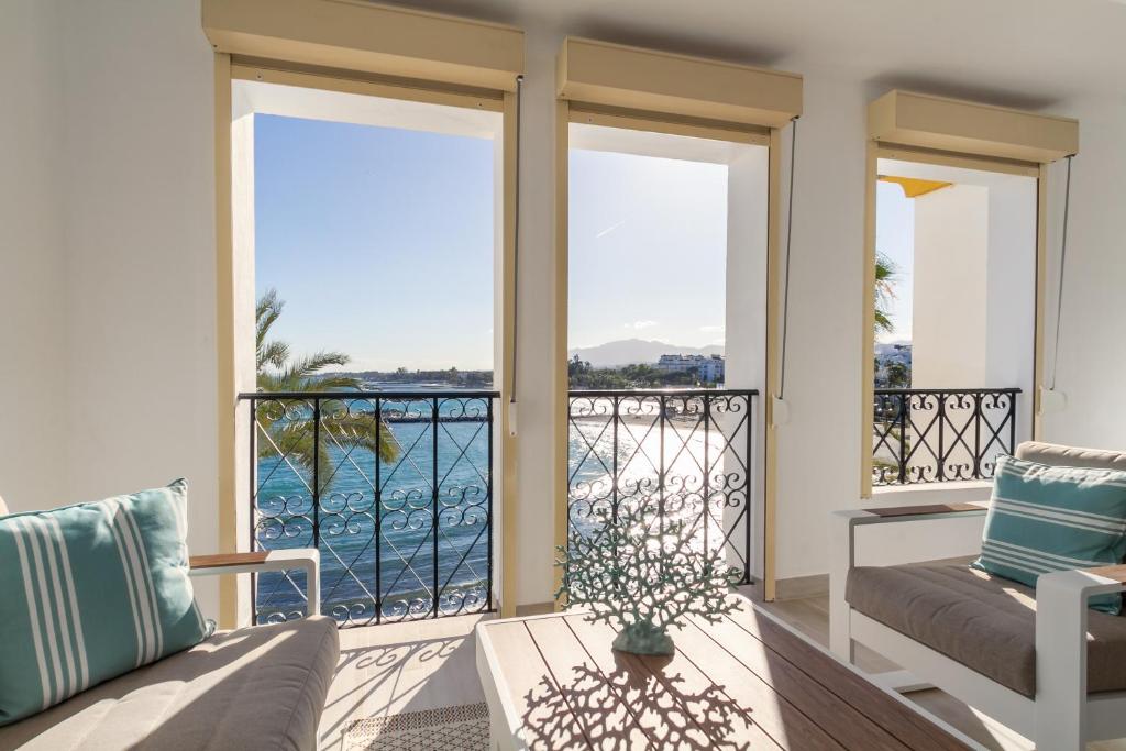 MARBELLA BANUS SUITES - Harbour Seafront Apartment - 3
