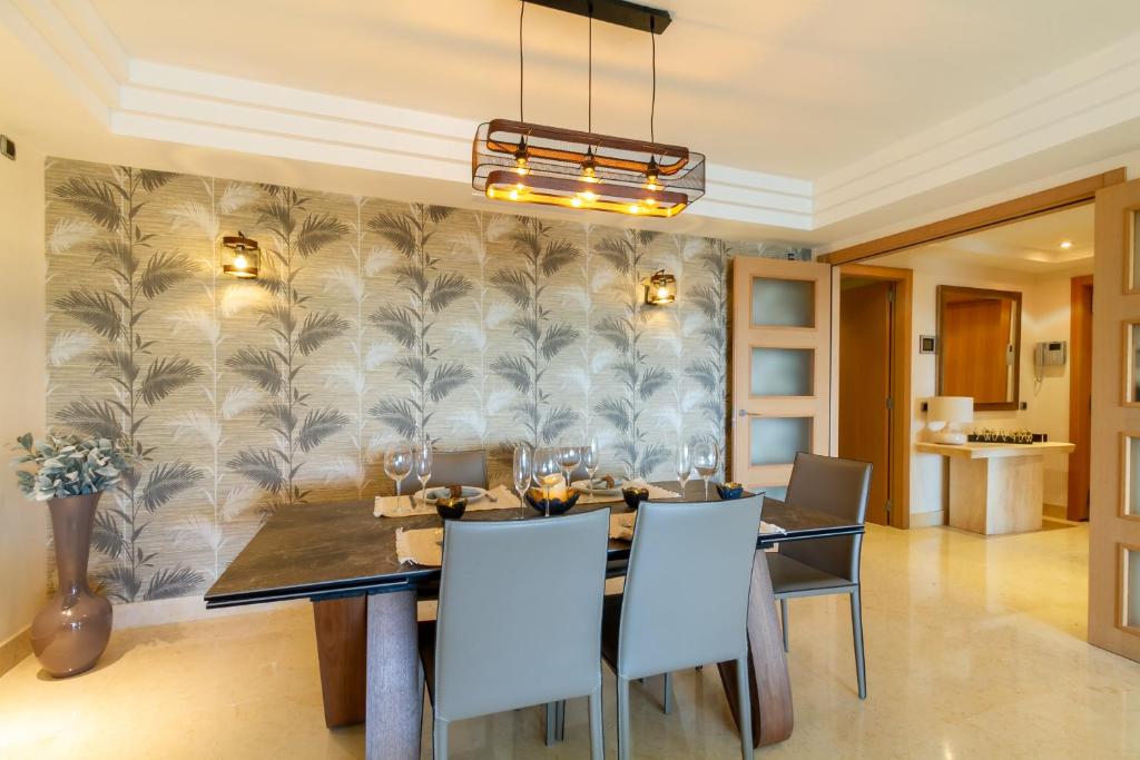 MARBELLA BANUS SUITES - Golden Mile Jardines del Príncipe 1 - 5