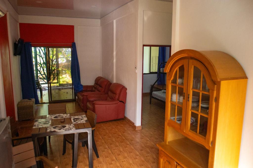 Shared lounge/TV area