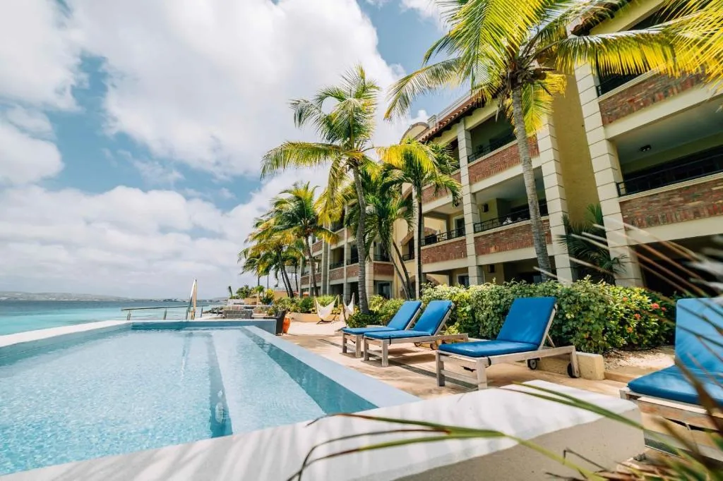 The Bellafonte - Luxury Oceanfront Hotel，位于克拉伦代克的酒店
