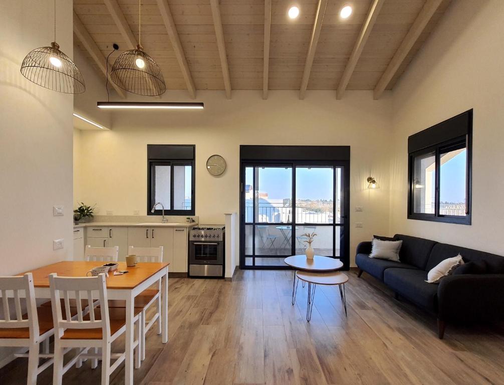 hod barama- ישוב שומר שבת צ'ק אין לפני שבת צ'ק אאוט במוצש, Haspin