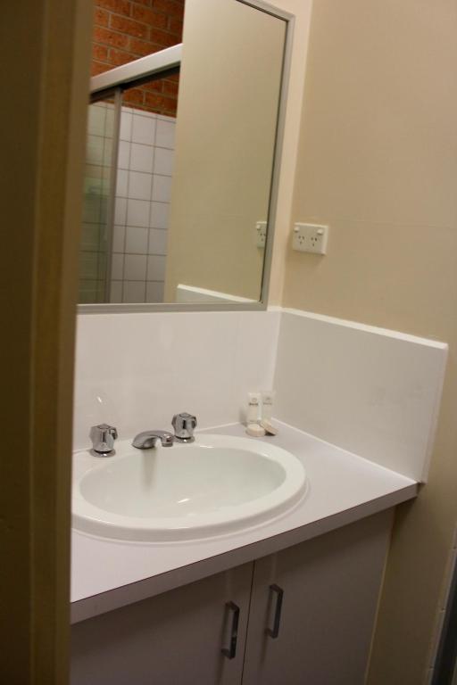 Cranbourne Motor Inn photo