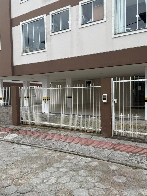 Condominio - Arthur Heloi - Apartamento 2 quartos ingleses - Aluguel diaria, Florianópolis