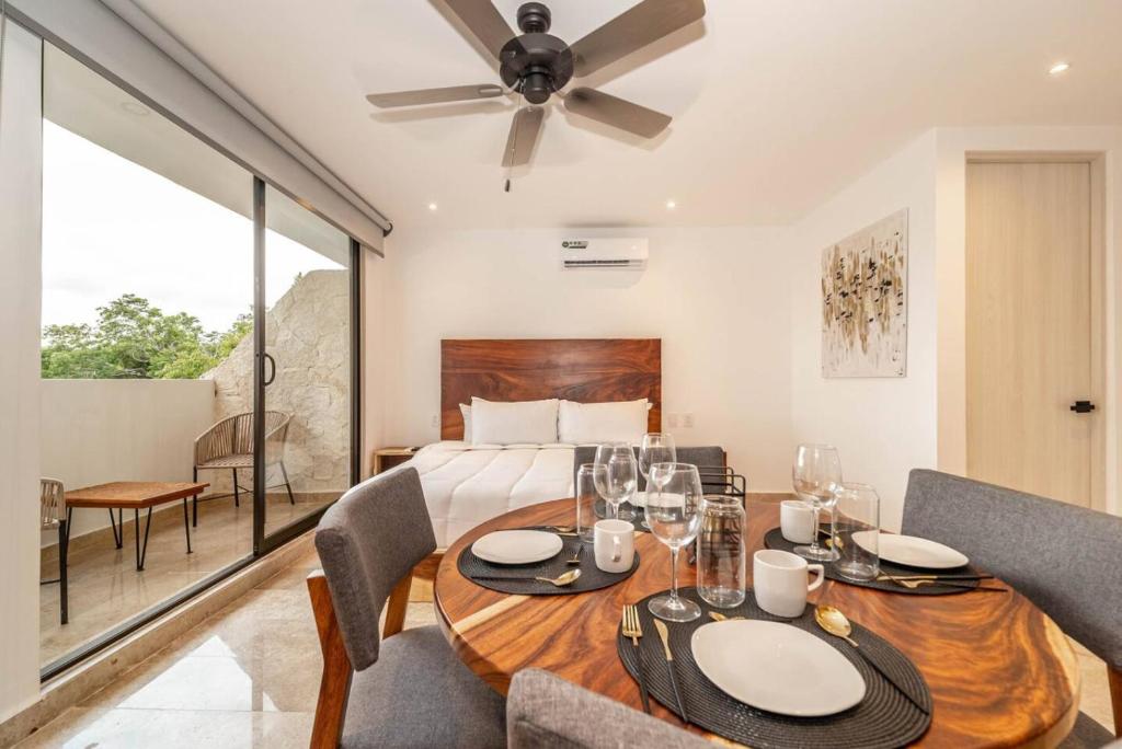 King Suite with Private Balcony, Gym, Rooftop Pool - 3
