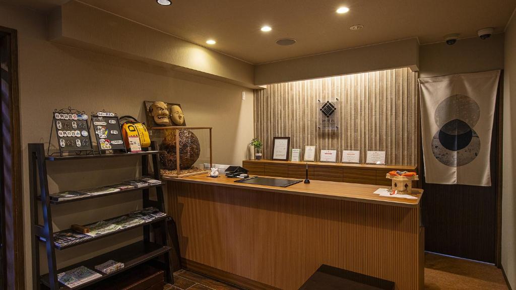 Front desk [24-hour]