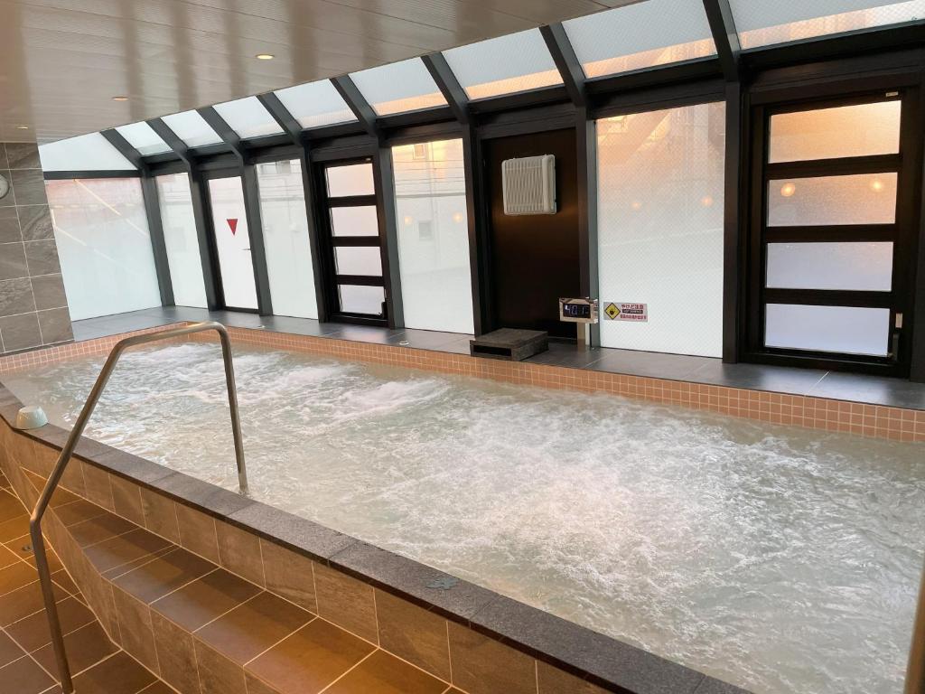 Men Only Capsule Room & Sauna, Bathhouse, gim 男性専用サウナ&カプセル Minami Gakugeidai