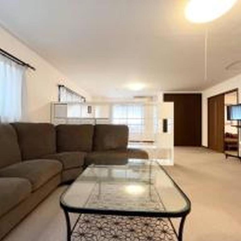 KSNamba 3F KSナンバビル 3F, Ósaka