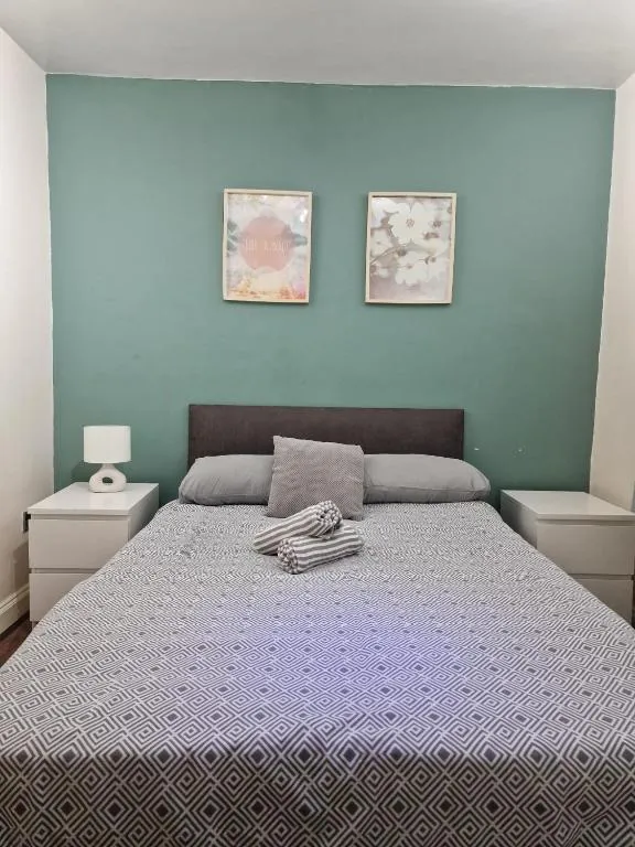 New 1 Bedroom Apartment in Central London, hotel in London