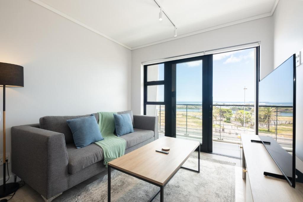 Burmeister 302 - Beach Front Views with Onsite Parking, Kapské Město