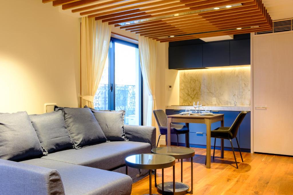 Roppongi House by U - Designers room - Steps to Roppongi Hills & Nightlife