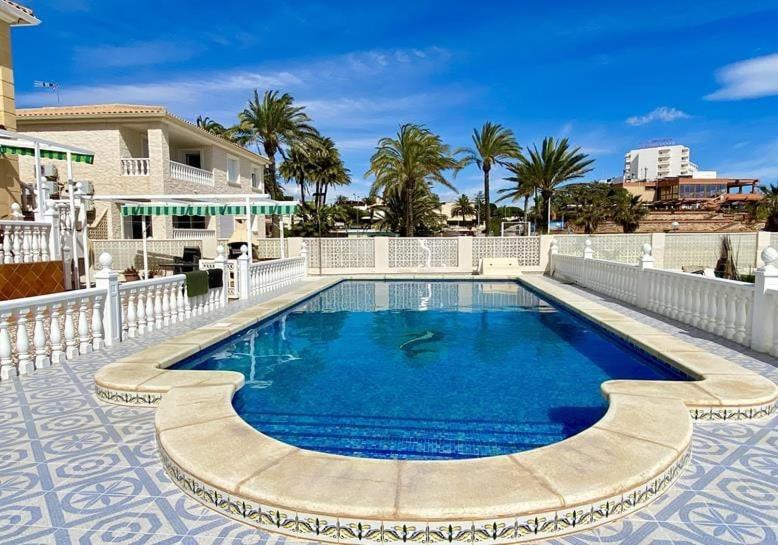 Beautiful penthouse in 1st line of sea with pool - 4